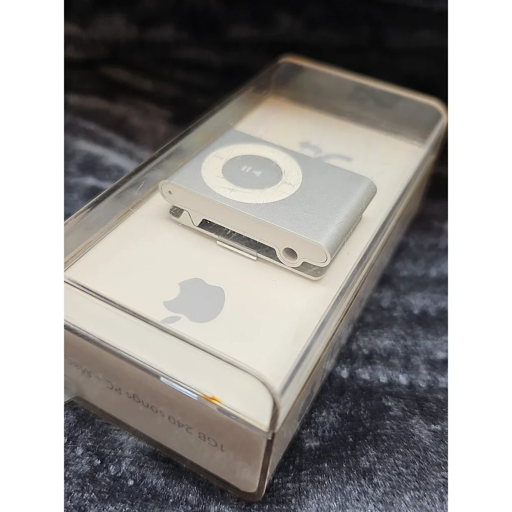 Apple iPod Shuffle (2nd Generation) 1GB in silver, model number MB225LL/A